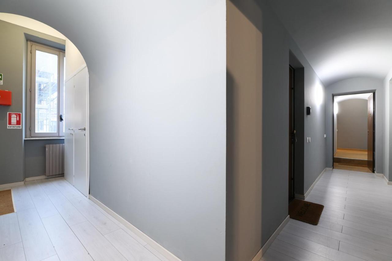 Luminoso Appartamento Con Balcone In Cadorna Milaan Buitenkant foto